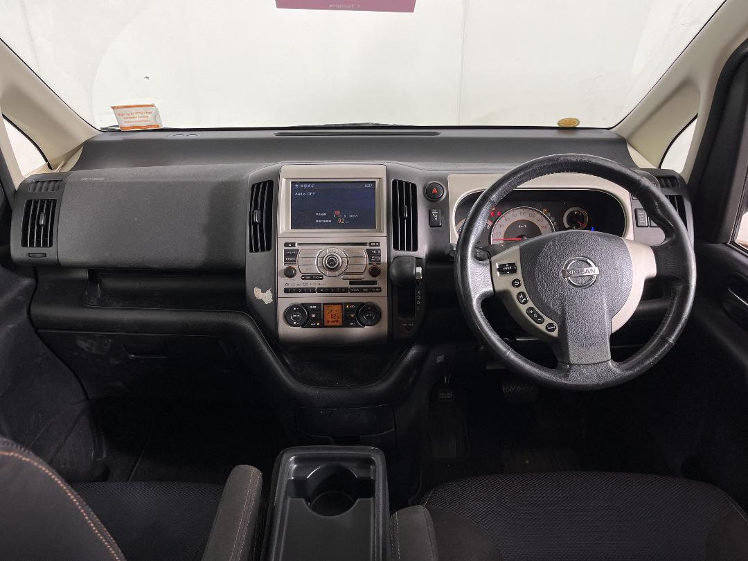 Photo '15' of Nissan Serena Highway Star Photo '15' of Nissan Serena Highway Star