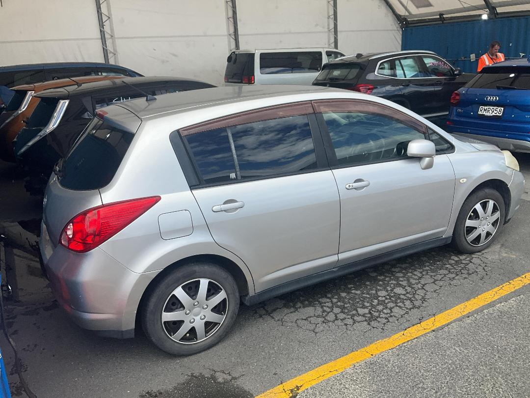 Photo '11' of Nissan Tiida Photo '11' of Nissan Tiida