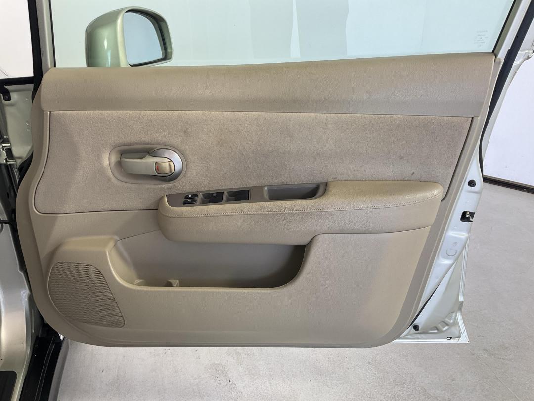 Photo '15' of Nissan Tiida