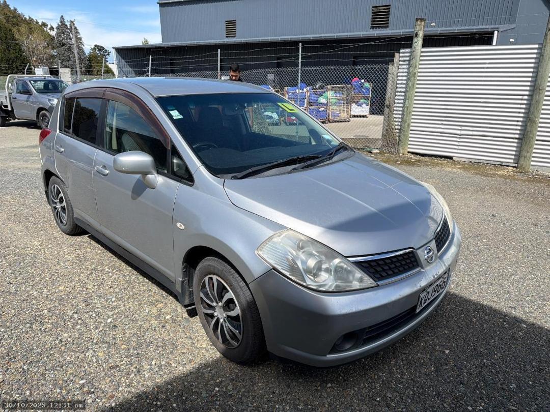 Photo '2' of Nissan Tiida 15M Photo '2' of Nissan Tiida 15M