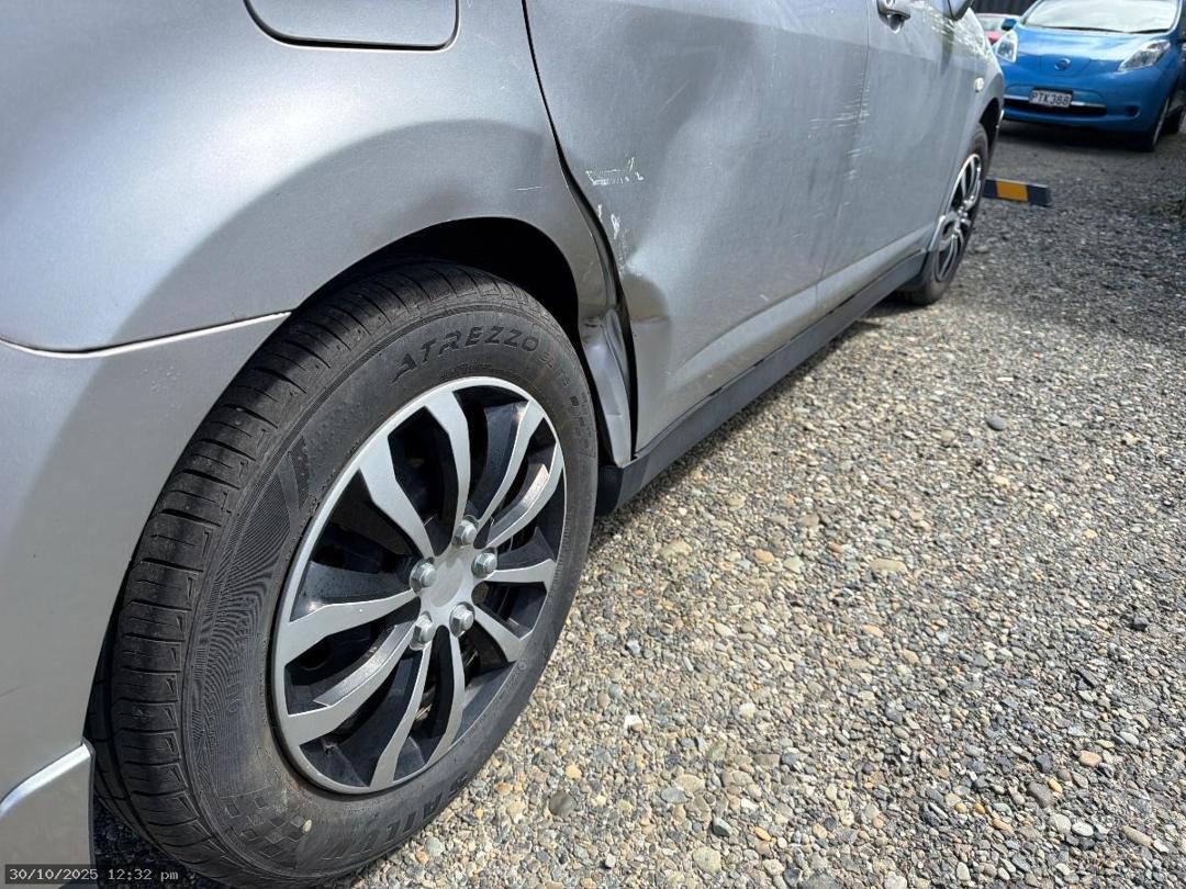 Photo '10' of Nissan Tiida 15M Photo '10' of Nissan Tiida 15M