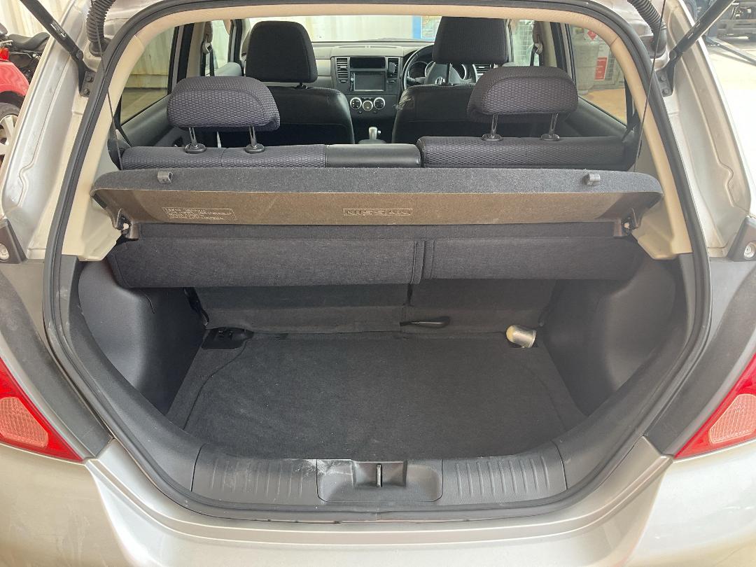 Photo '12' of Nissan Tiida Photo '12' of Nissan Tiida