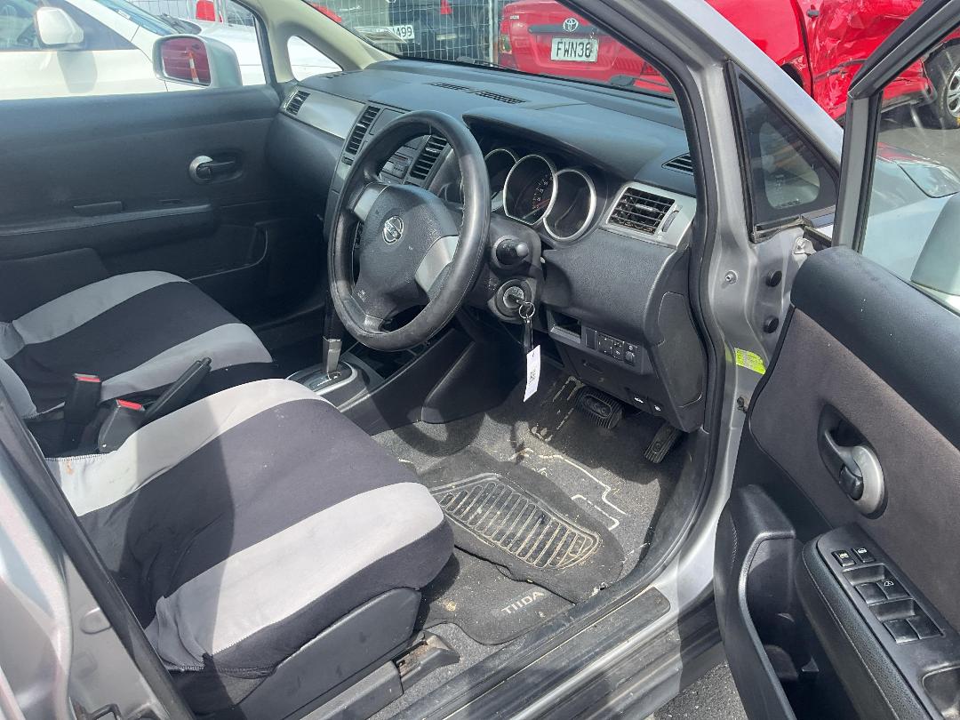 Photo '13' of Nissan Tiida ST Photo '13' of Nissan Tiida ST