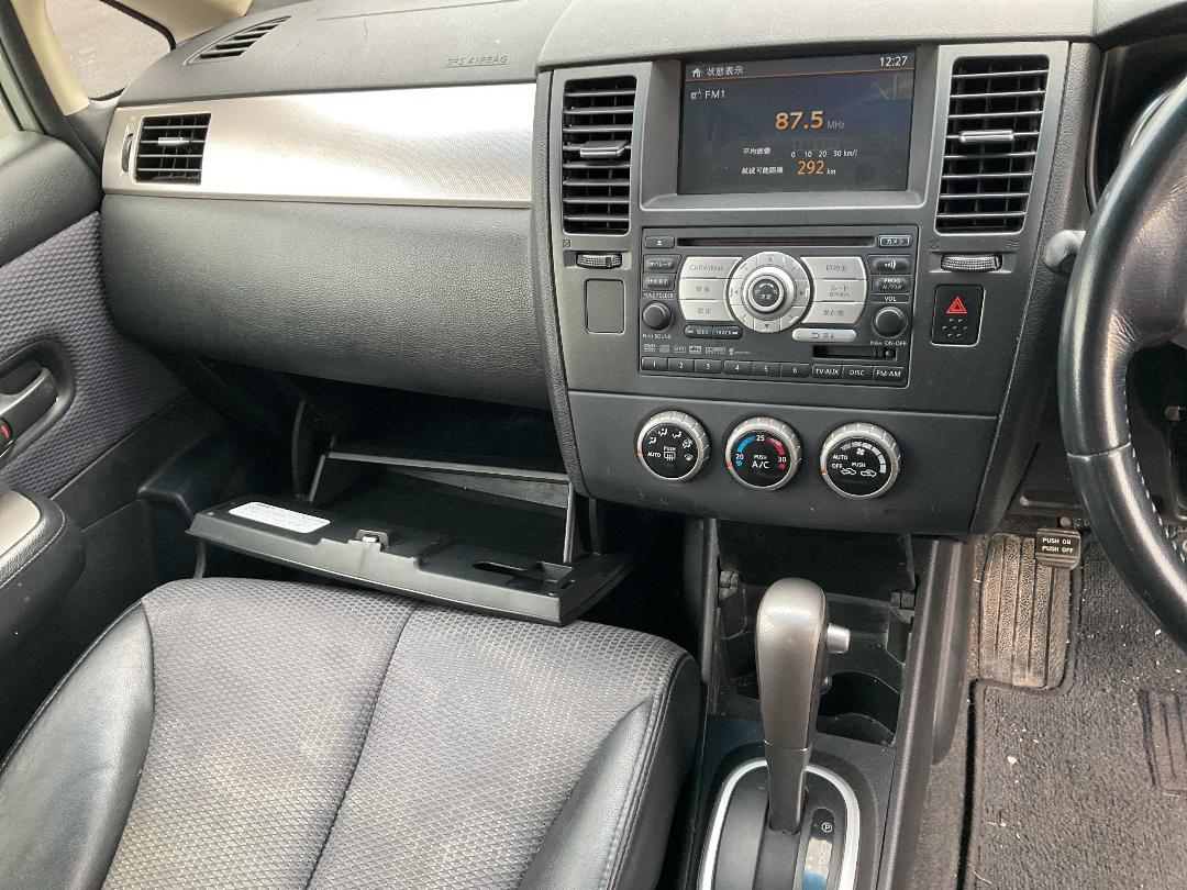 Photo '11' of Nissan Tiida Photo '11' of Nissan Tiida