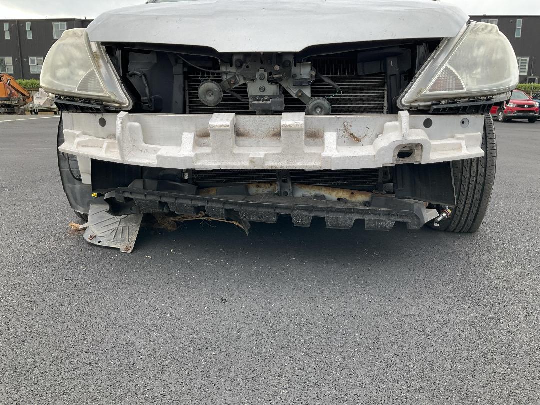 Photo '16' of Nissan Tiida Photo '16' of Nissan Tiida