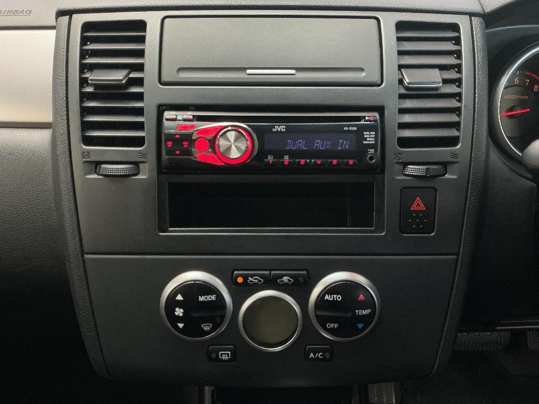 Photo '18' of Nissan Tiida