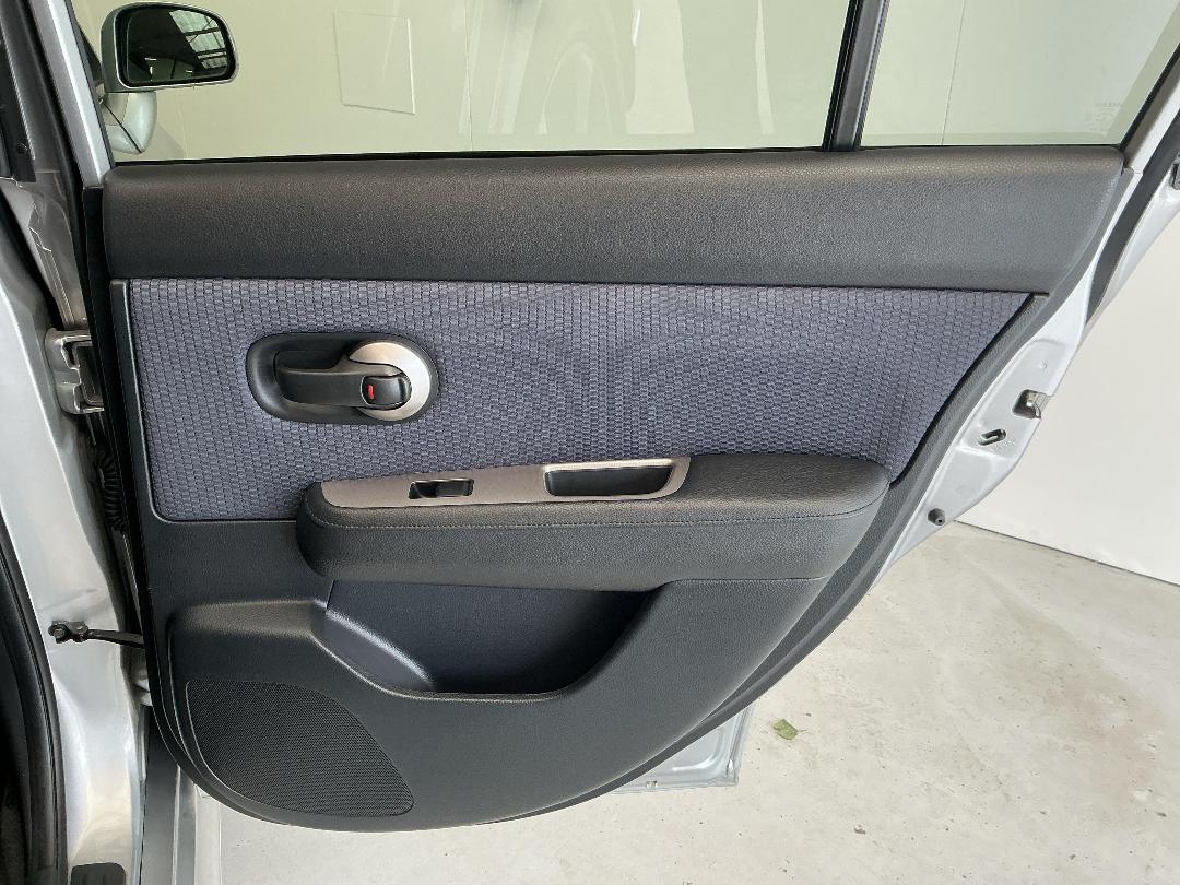 Photo '19' of Nissan Tiida