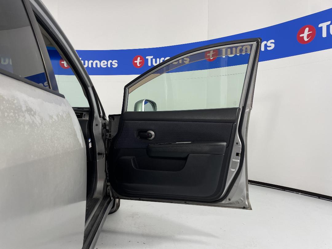 Photo '15' of Nissan Tiida