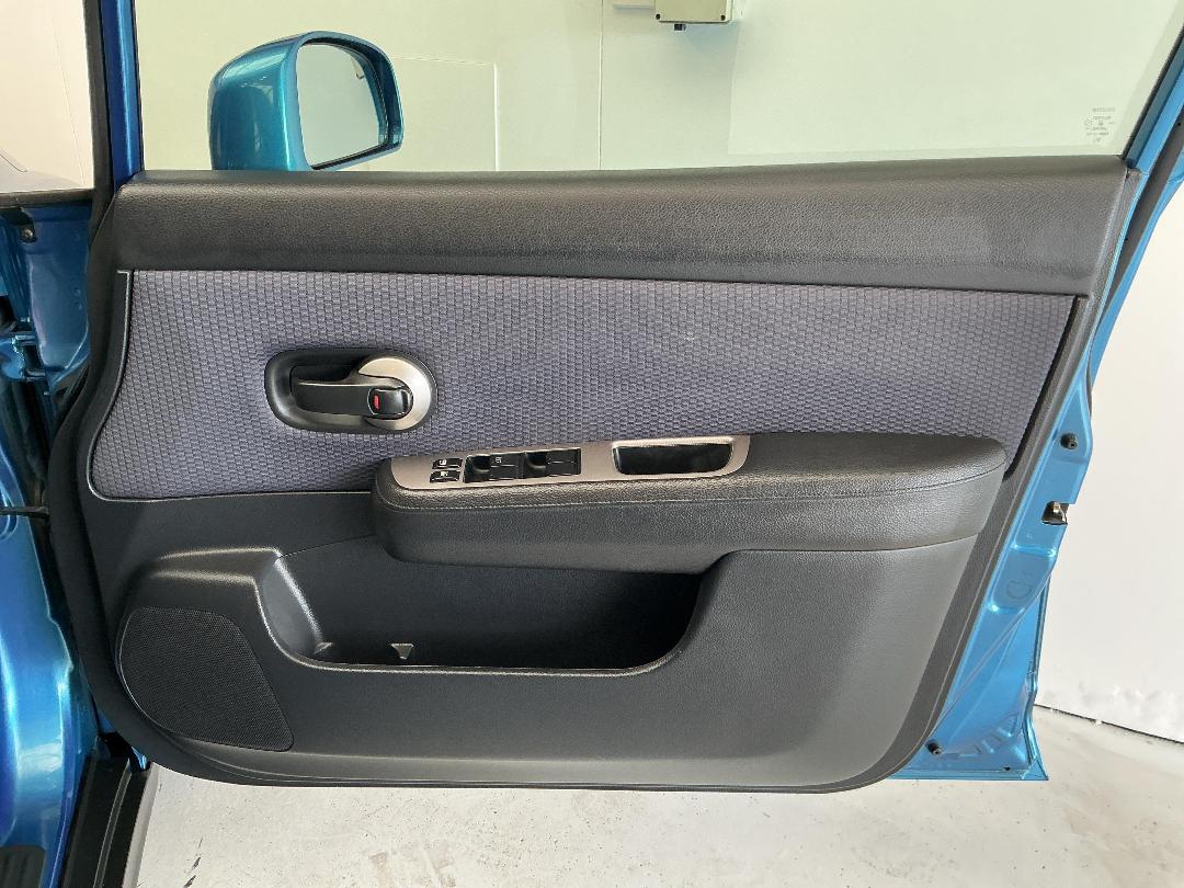 Photo '15' of Nissan Tiida Photo '15' of Nissan Tiida