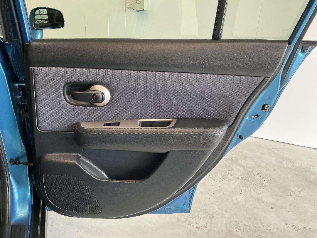 Photo '19' of Nissan Tiida Photo '19' of Nissan Tiida