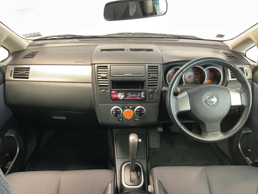 Photo '17' of Nissan Tiida Photo '17' of Nissan Tiida