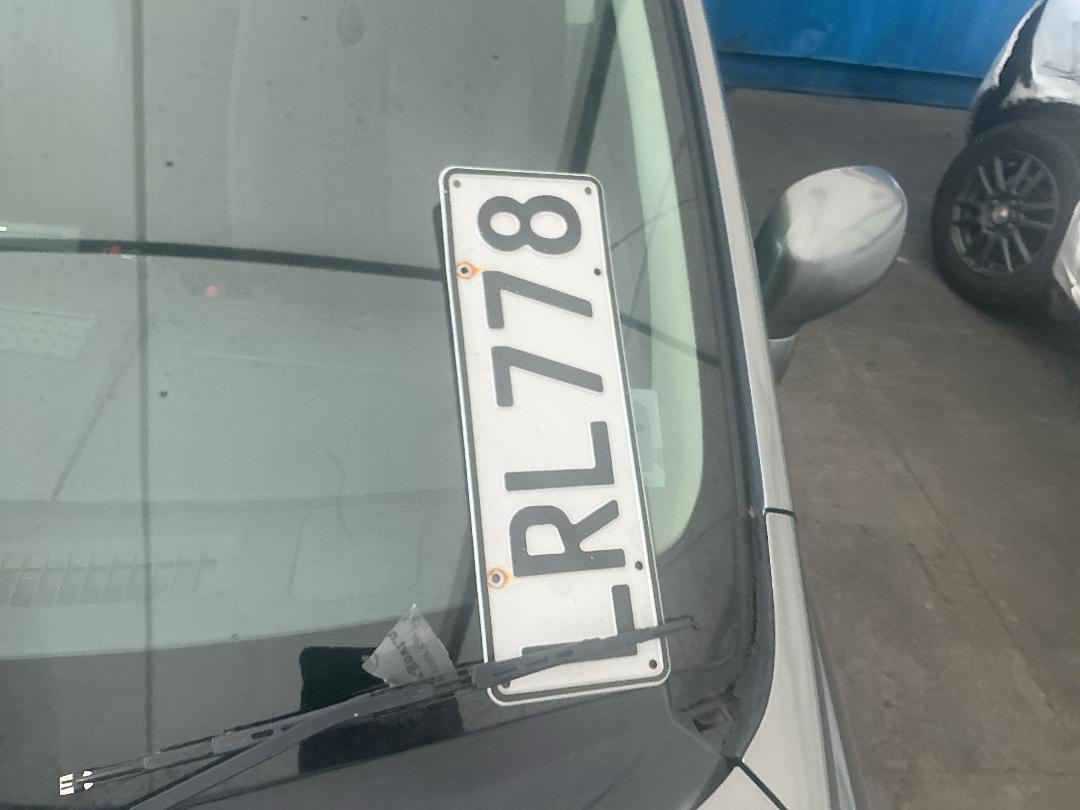 Photo '26' of Nissan Tiida Photo '26' of Nissan Tiida