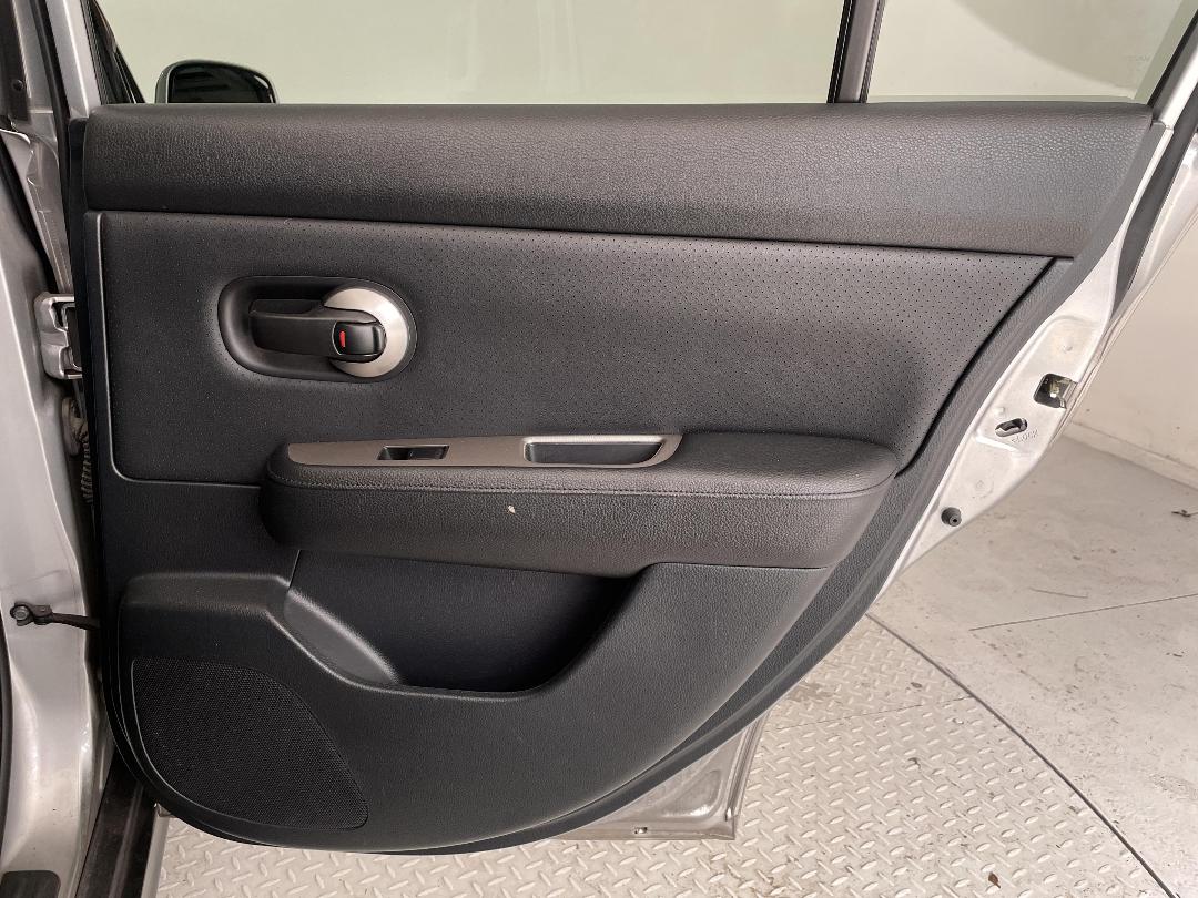 Photo '19' of Nissan Tiida