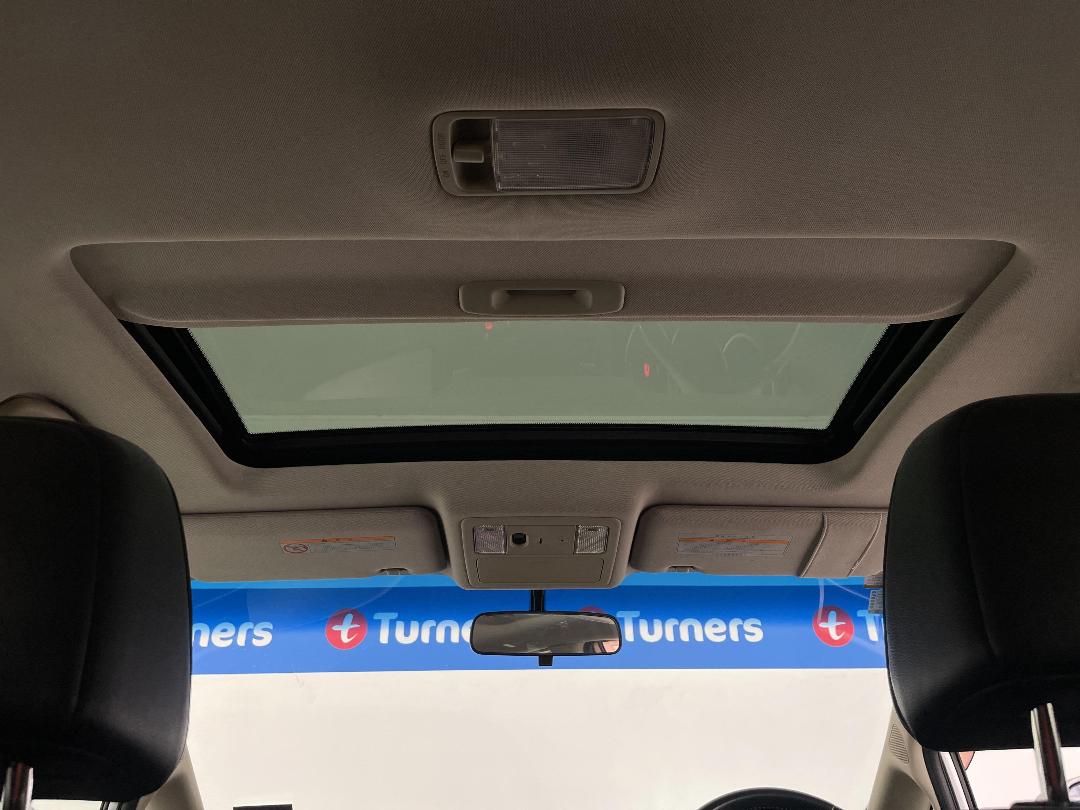 Photo '24' of Nissan Tiida