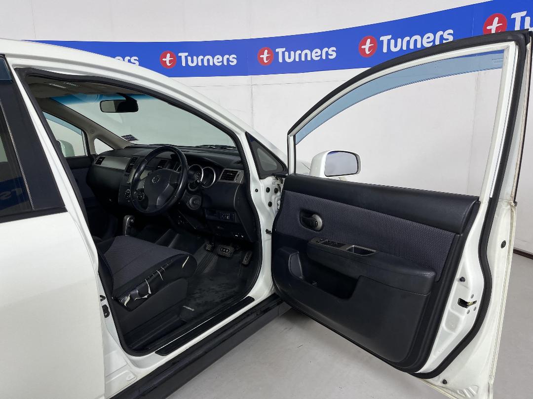 Photo '15' of Nissan Tiida Photo '15' of Nissan Tiida