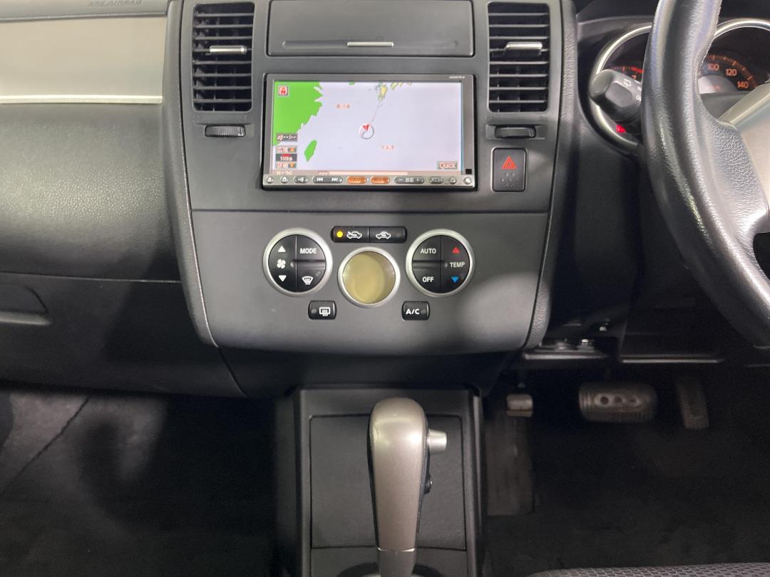 Photo '18' of Nissan Tiida Photo '18' of Nissan Tiida