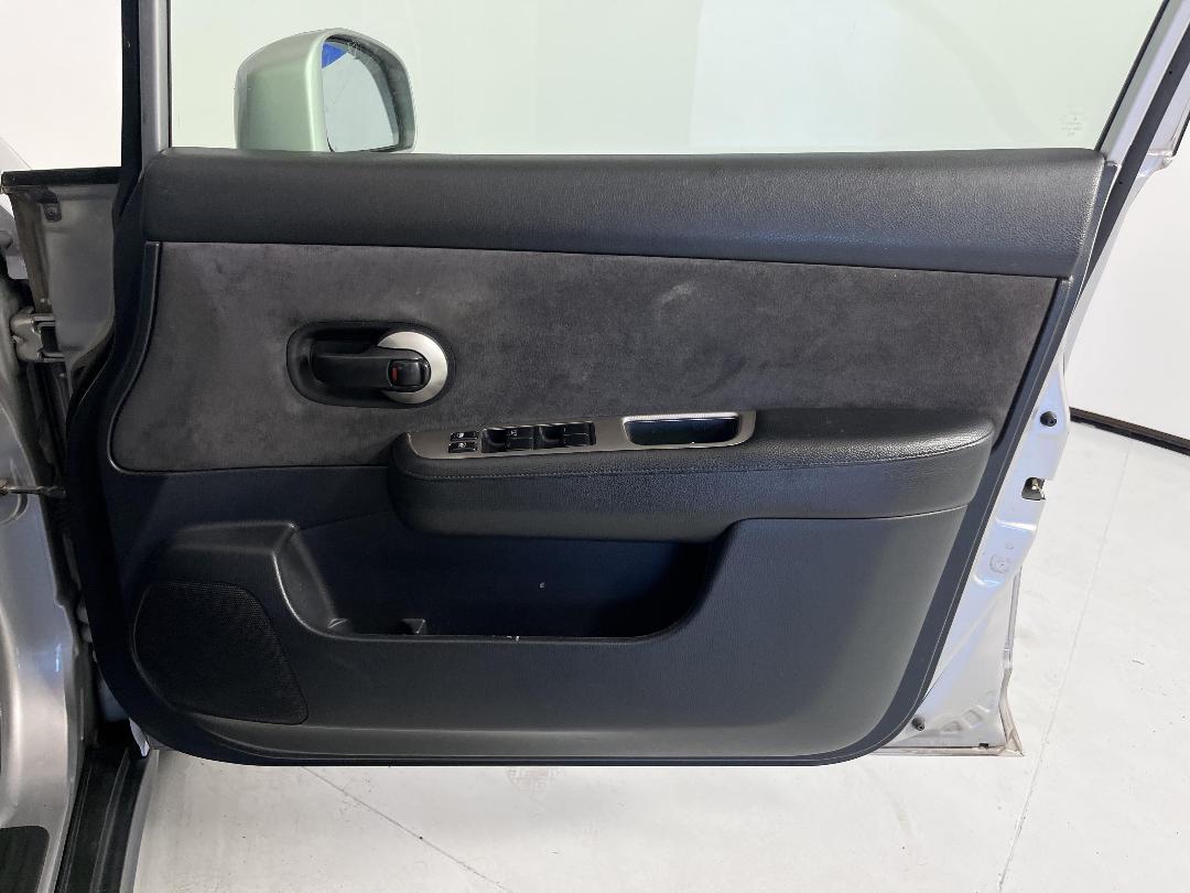 Photo '15' of Nissan Tiida