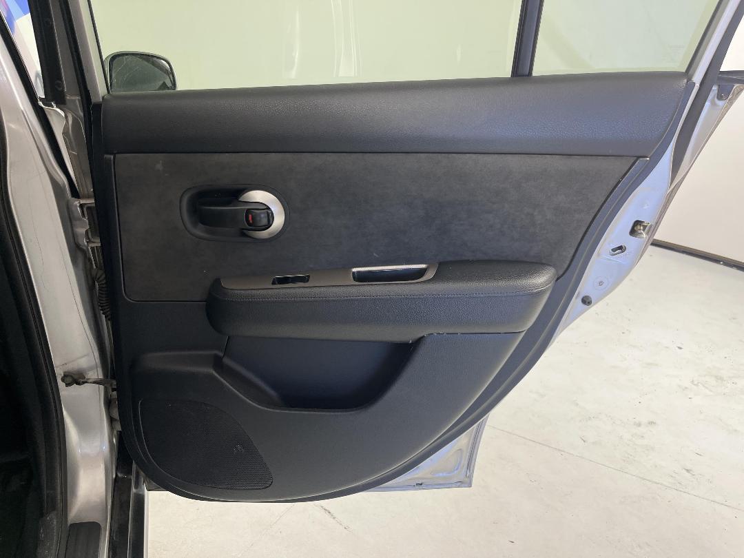 Photo '19' of Nissan Tiida