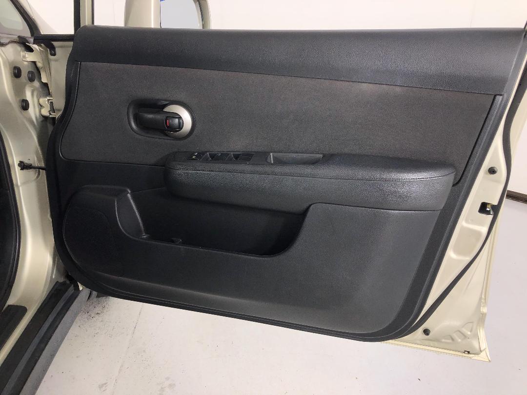 Photo '15' of Nissan Tiida