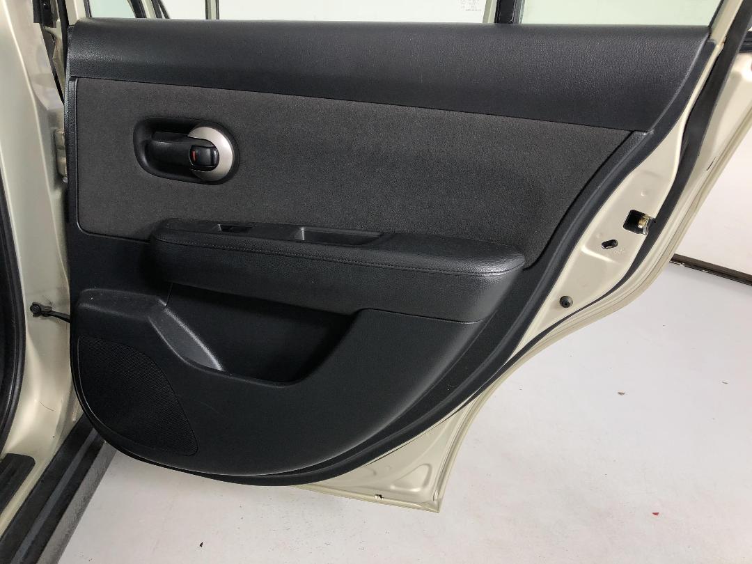 Photo '19' of Nissan Tiida