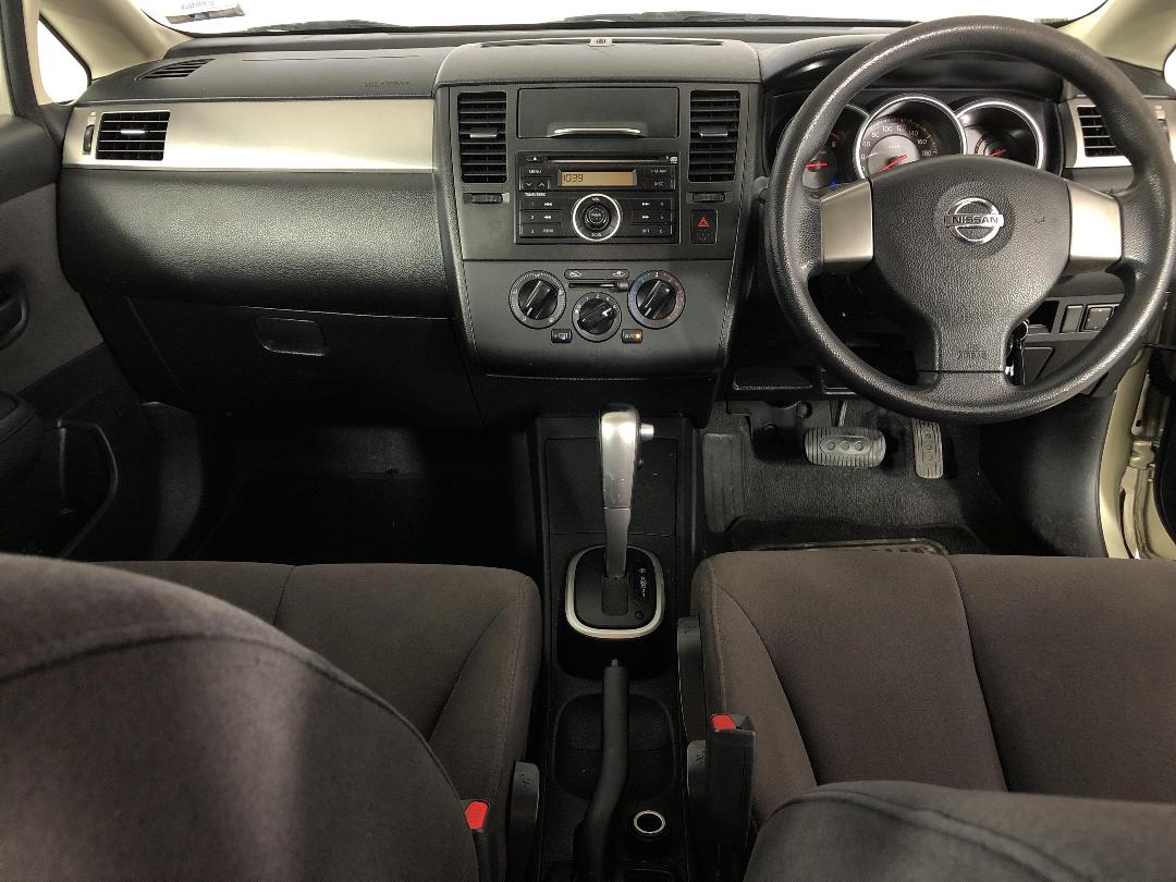 Photo '17' of Nissan Tiida