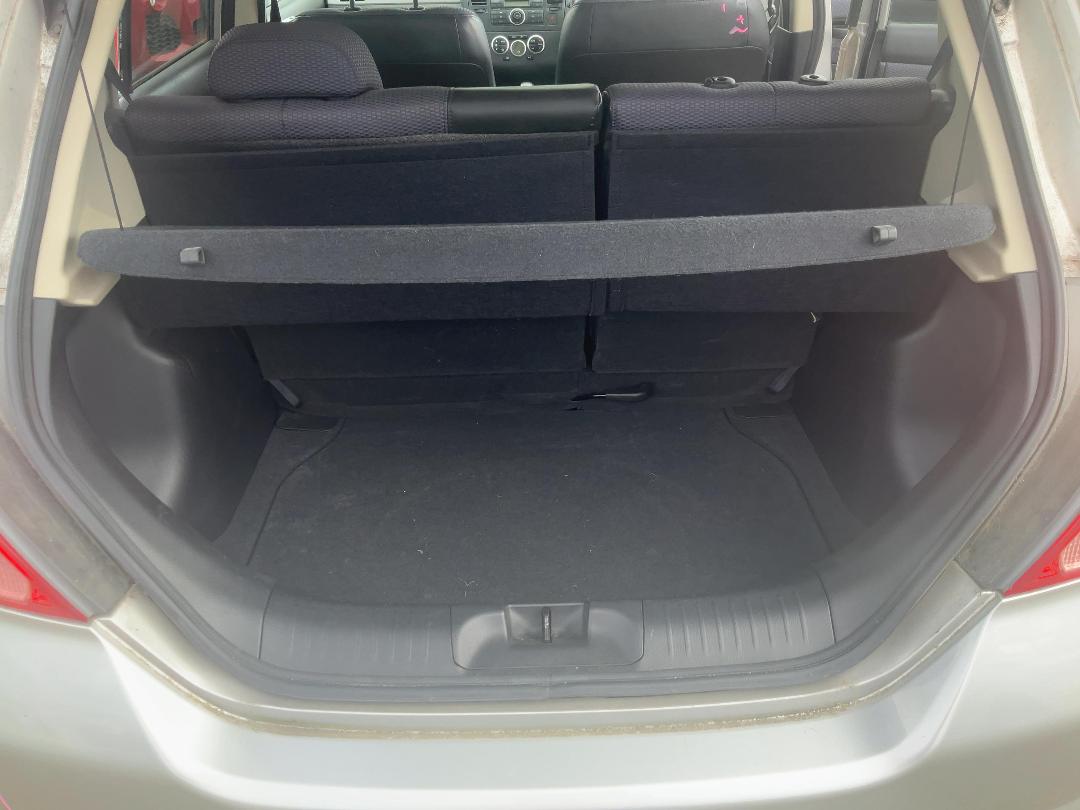 Photo '17' of Nissan Tiida Photo '17' of Nissan Tiida