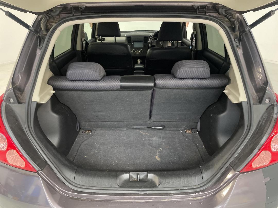 Photo '12' of Nissan Tiida Photo '12' of Nissan Tiida