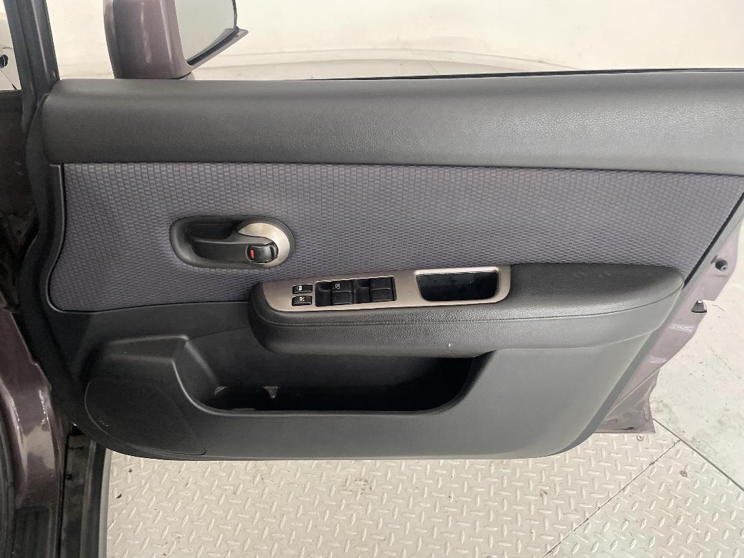 Photo '13' of Nissan Tiida Photo '13' of Nissan Tiida