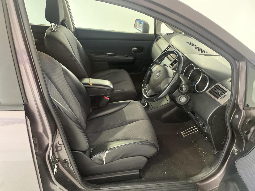 Photo '14' of Nissan Tiida Photo '14' of Nissan Tiida