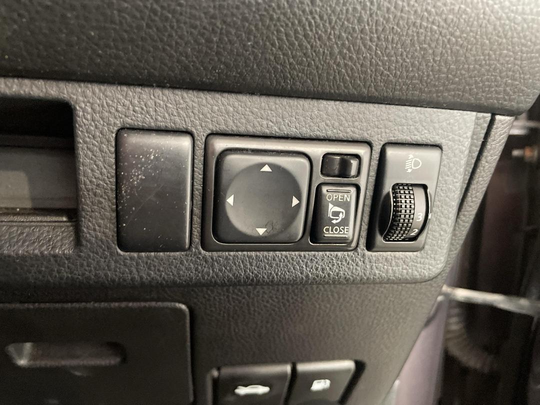 Photo '22' of Nissan Tiida Photo '22' of Nissan Tiida