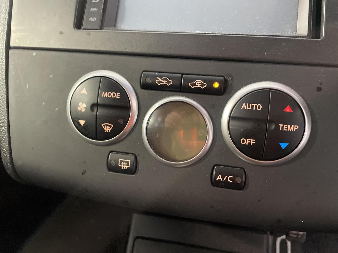 Photo '26' of Nissan Tiida Photo '26' of Nissan Tiida