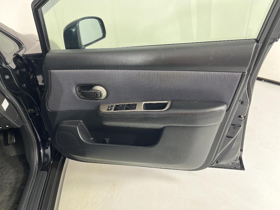 Photo '15' of Nissan Tiida