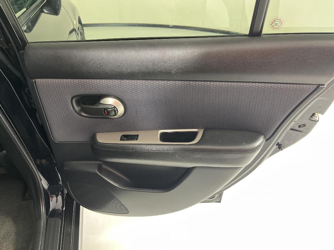 Photo '19' of Nissan Tiida