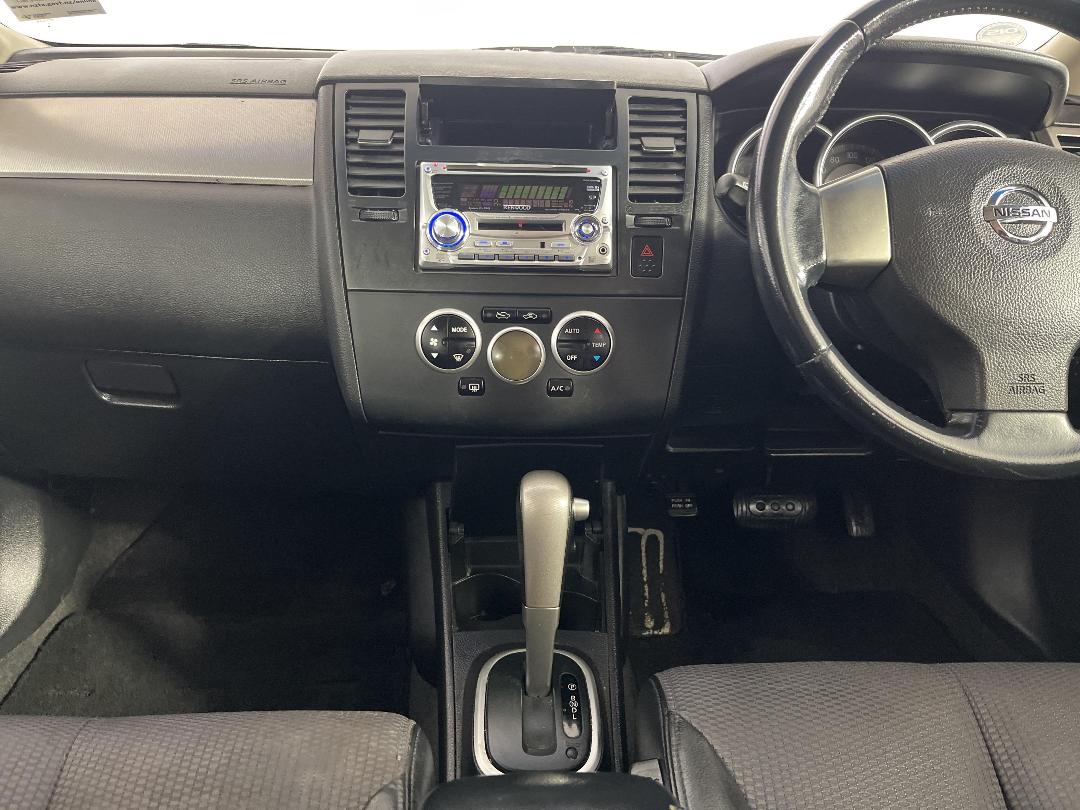 Photo '18' of Nissan Tiida