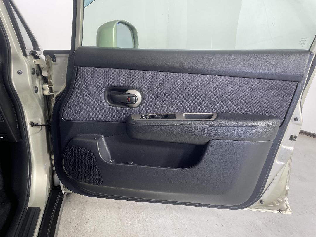 Photo '15' of Nissan Tiida