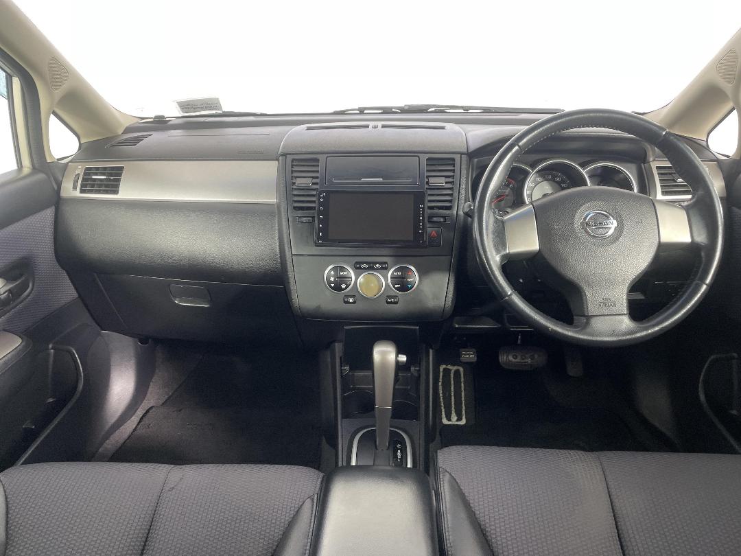 Photo '17' of Nissan Tiida