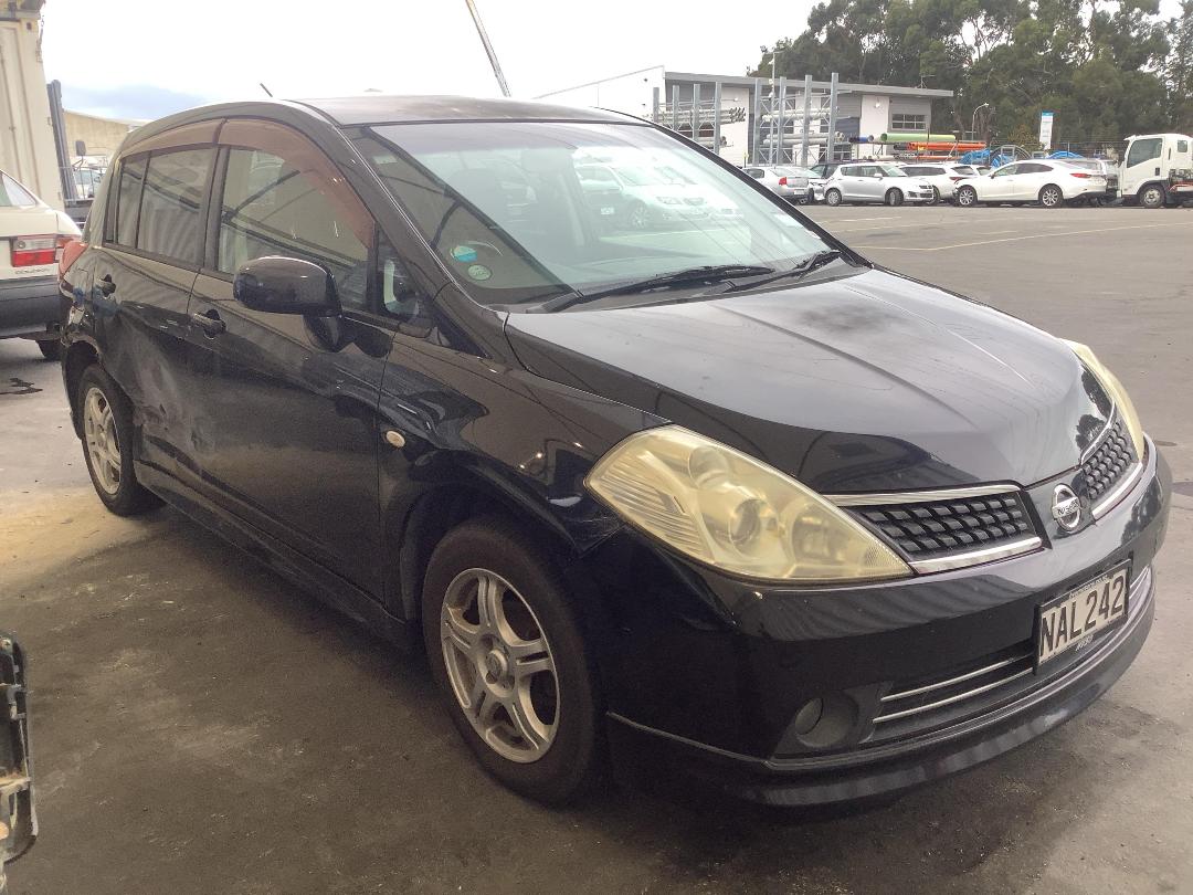 Photo '2' of Nissan Tiida