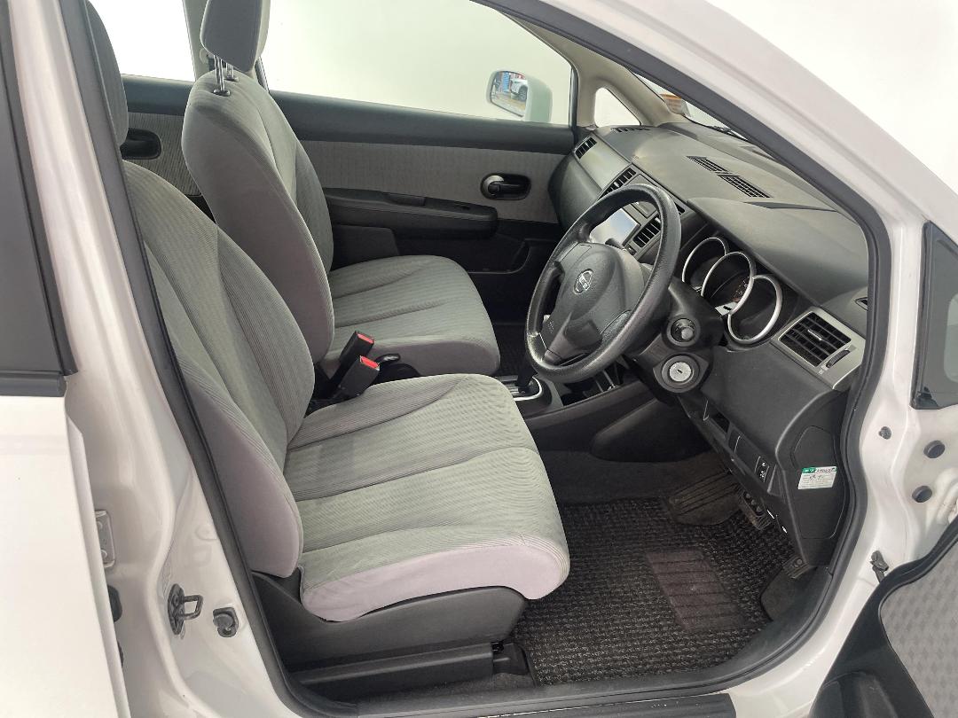 Photo '16' of Nissan Tiida