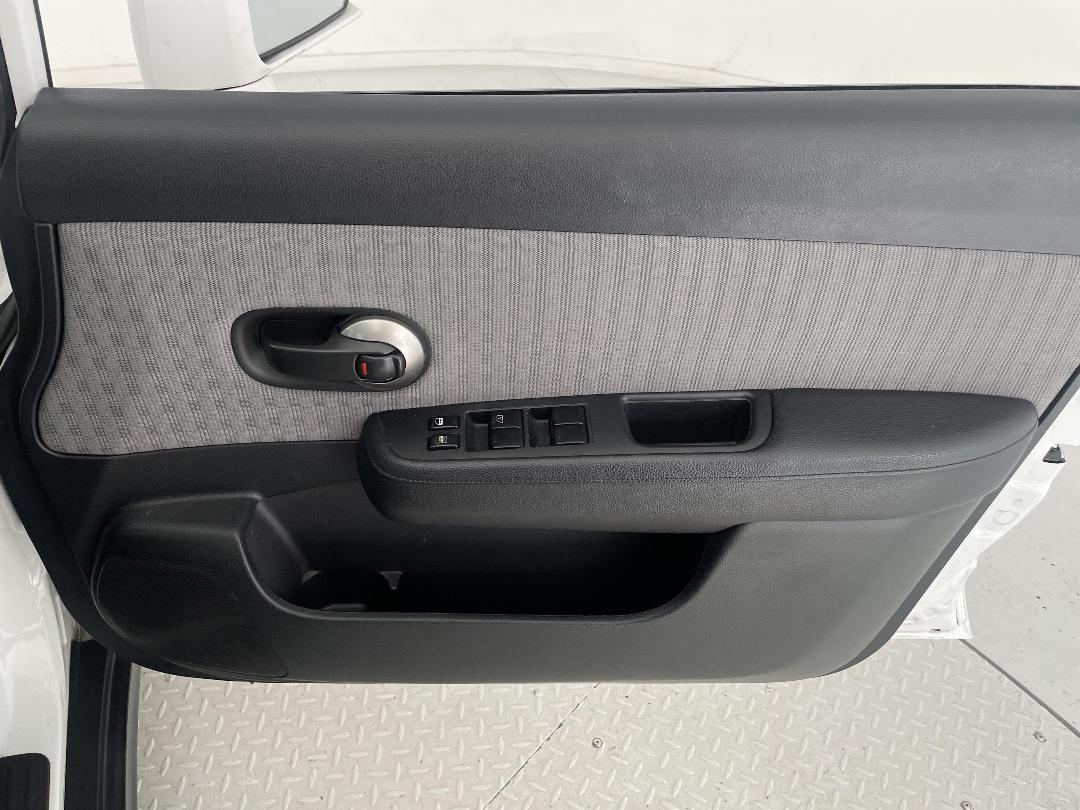 Photo '15' of Nissan Tiida