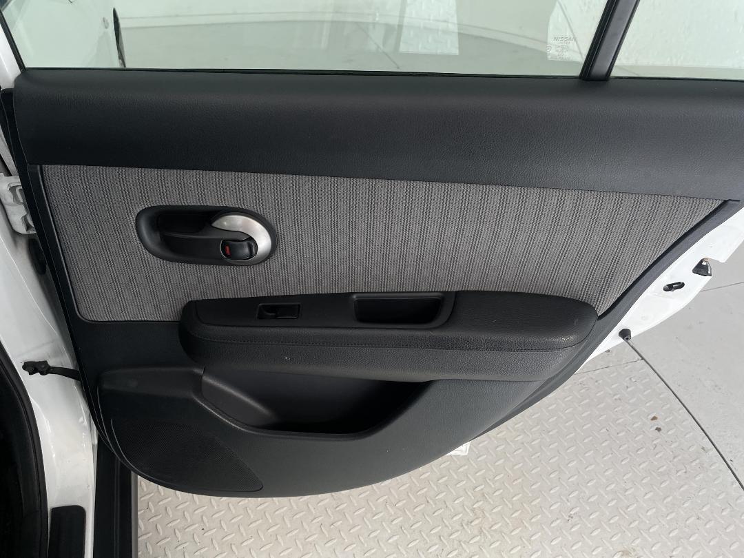 Photo '19' of Nissan Tiida