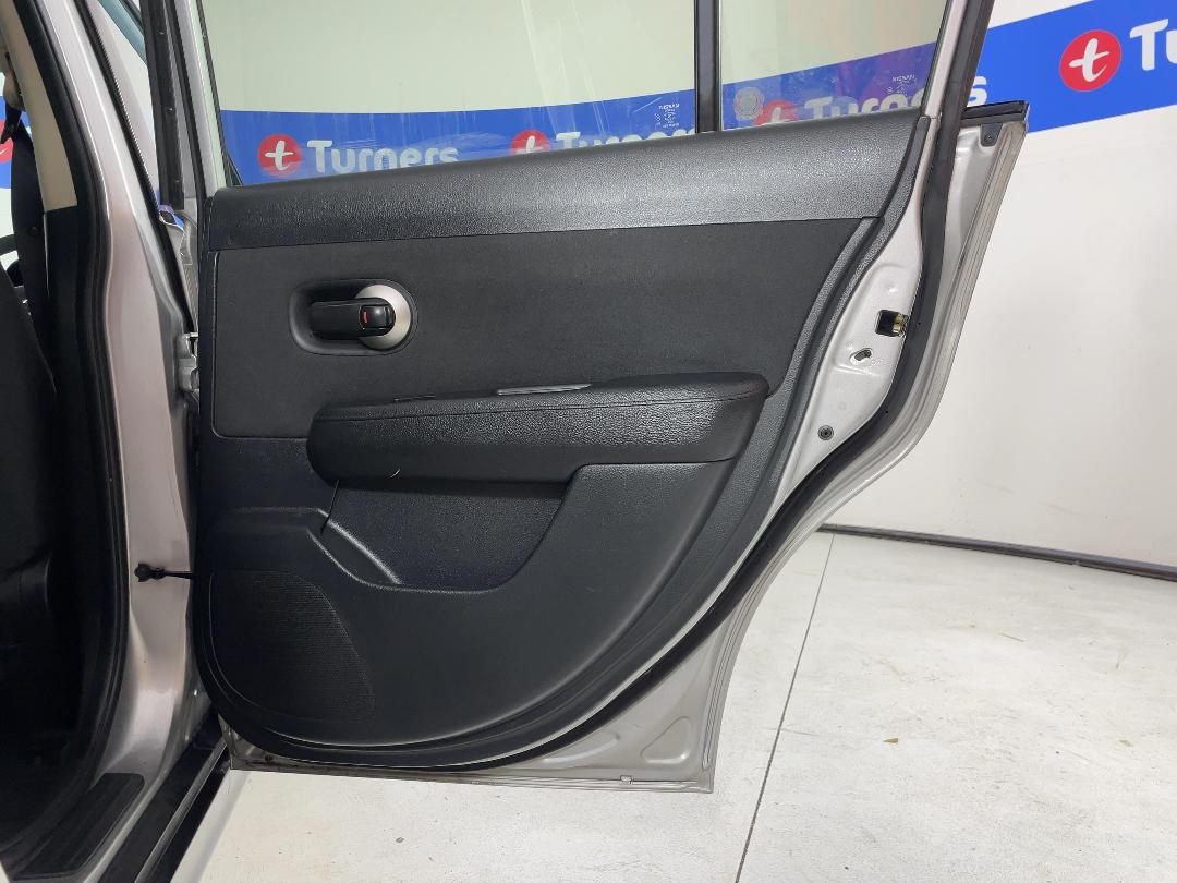 Photo '19' of Nissan Tiida