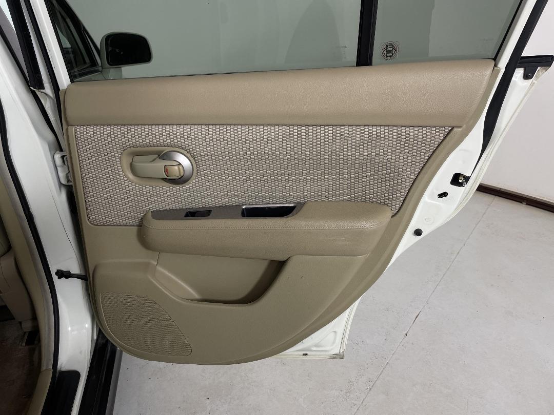 Photo '19' of Nissan Tiida Photo '19' of Nissan Tiida