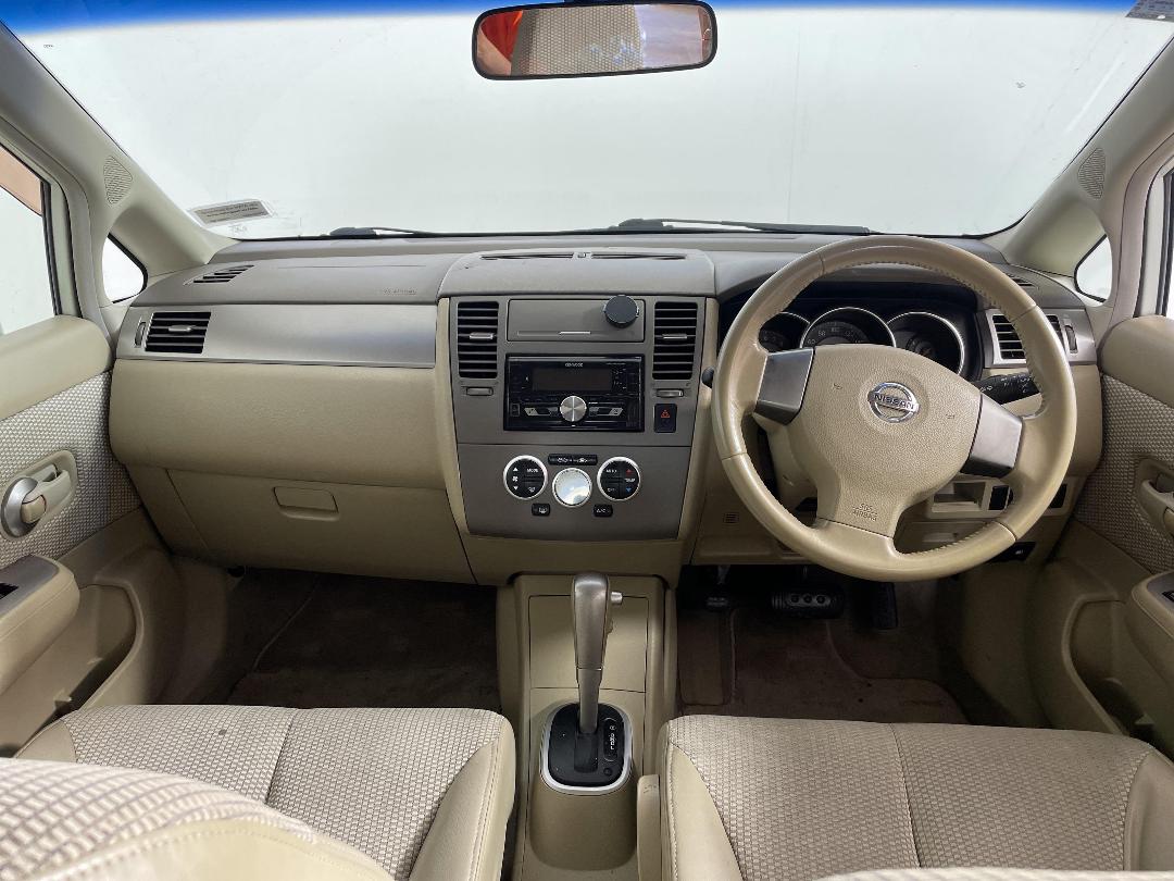 Photo '17' of Nissan Tiida Photo '17' of Nissan Tiida