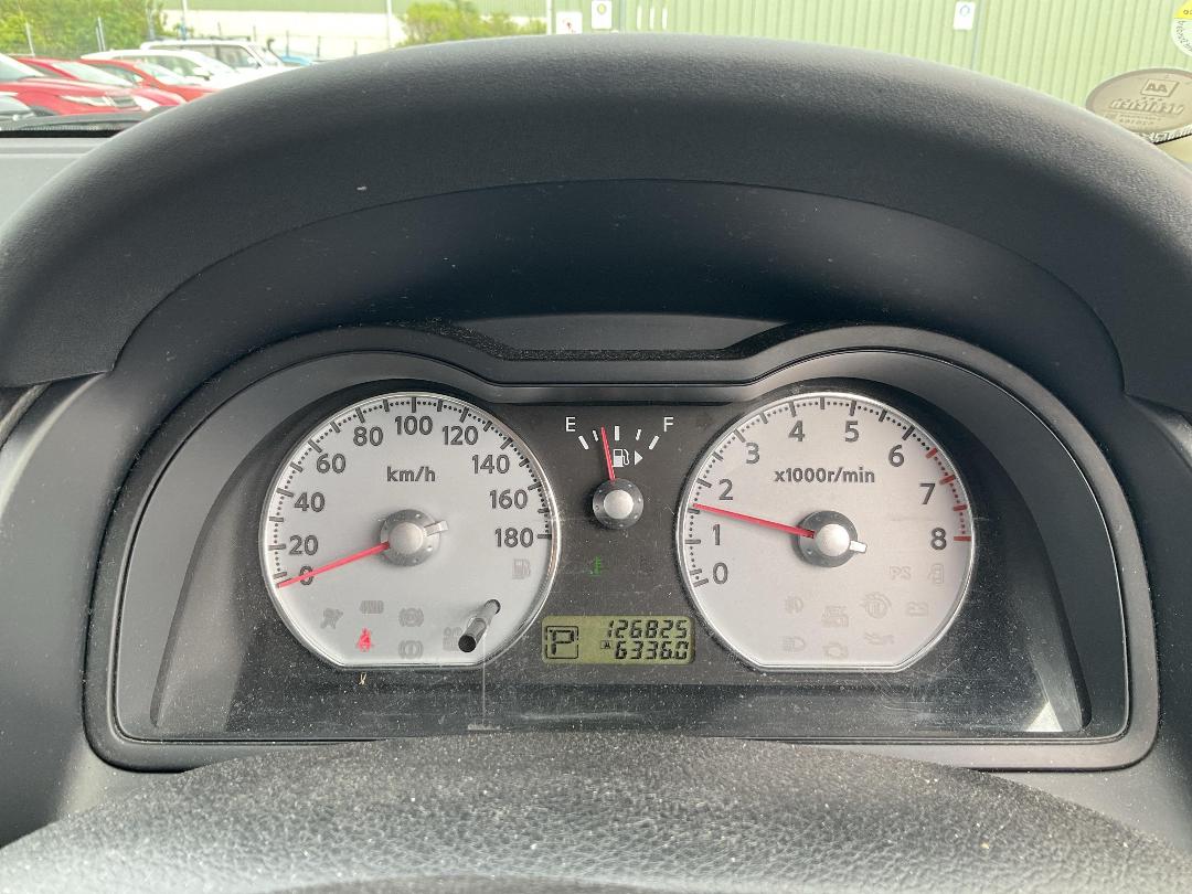 Photo '8' of Nissan Wingroad Photo '8' of Nissan Wingroad