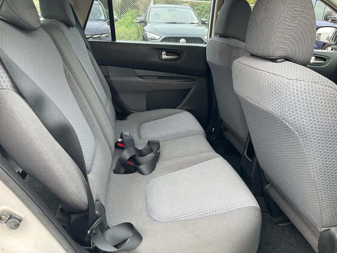 Photo '9' of Nissan Wingroad Photo '9' of Nissan Wingroad