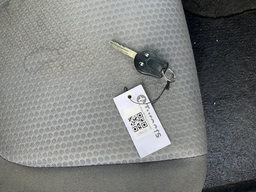 Photo '7' of Nissan Wingroad Photo '7' of Nissan Wingroad