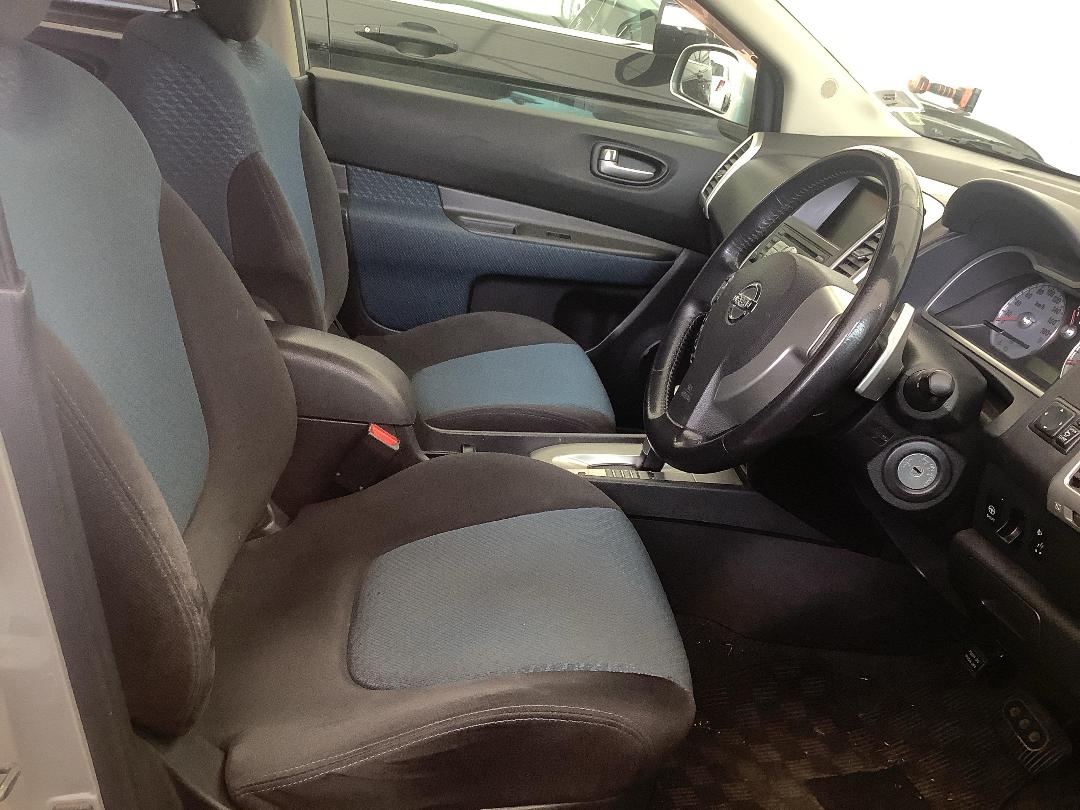 Photo '8' of Nissan Wingroad Photo '8' of Nissan Wingroad