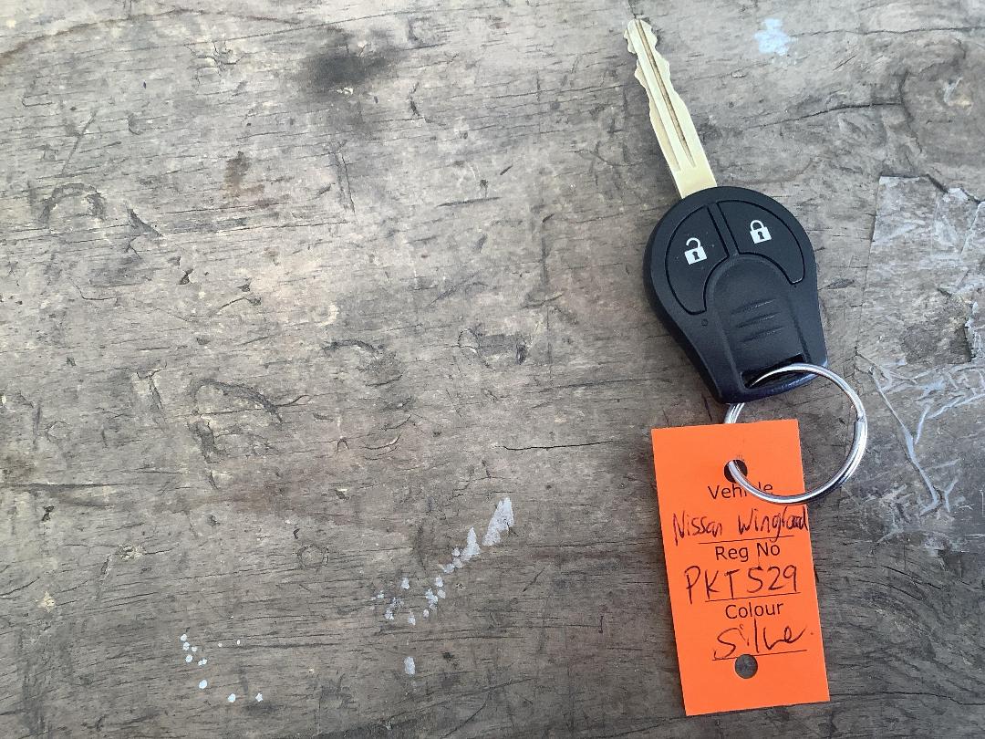 Photo '17' of Nissan Wingroad Photo '17' of Nissan Wingroad