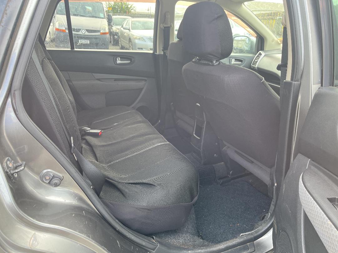 Photo '18' of Nissan Wingroad