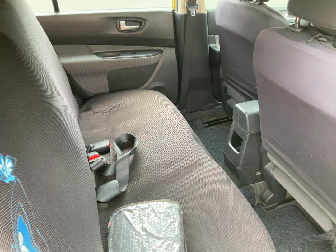 Photo '17' of Nissan Wingroad Photo '17' of Nissan Wingroad